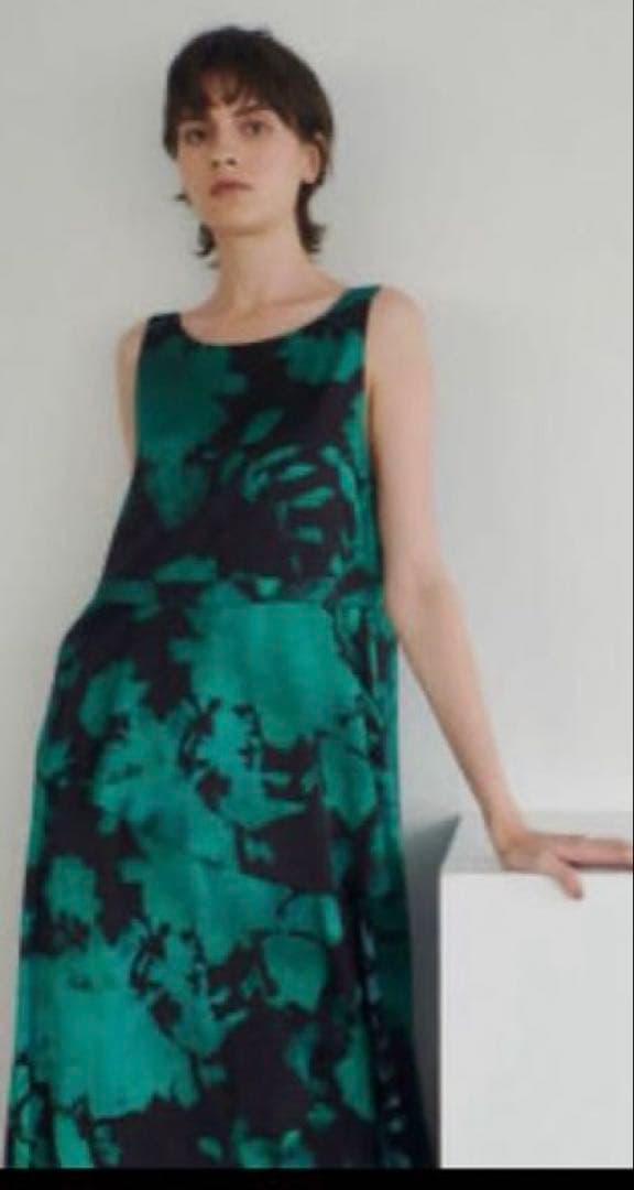 アルアバイルallureville今季完売ワンピース定価51,700円　未使用品