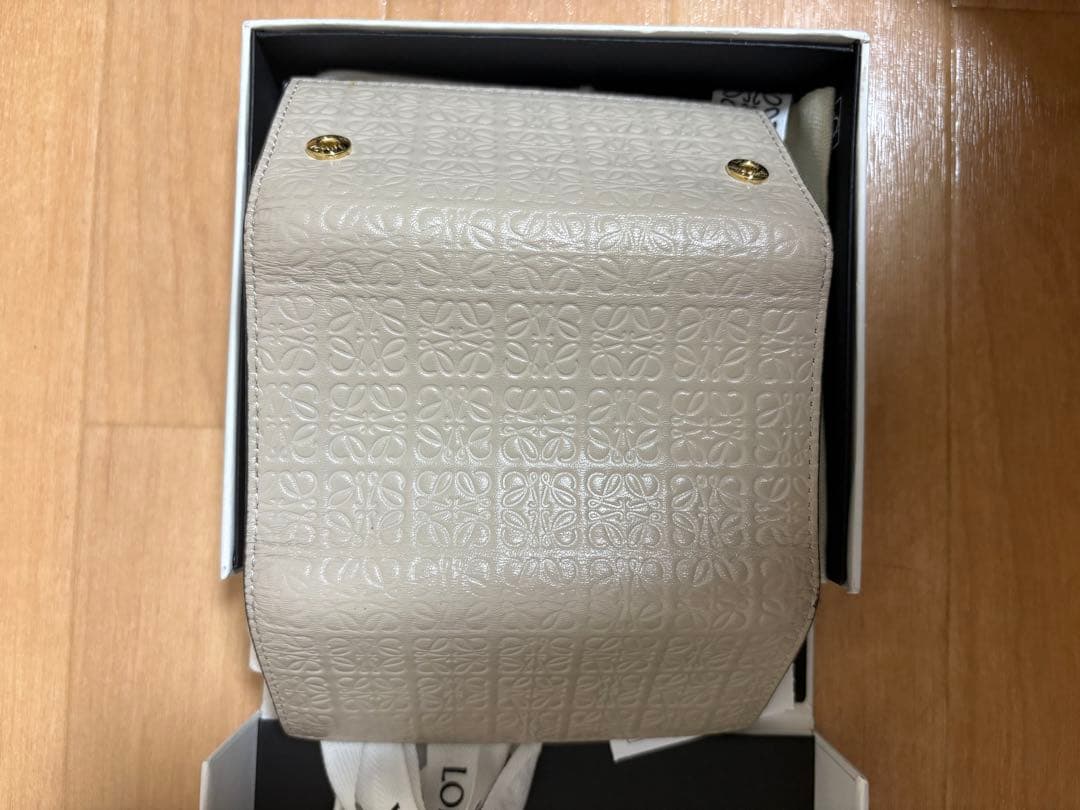 LOEWE ベージュ レザー キーケース