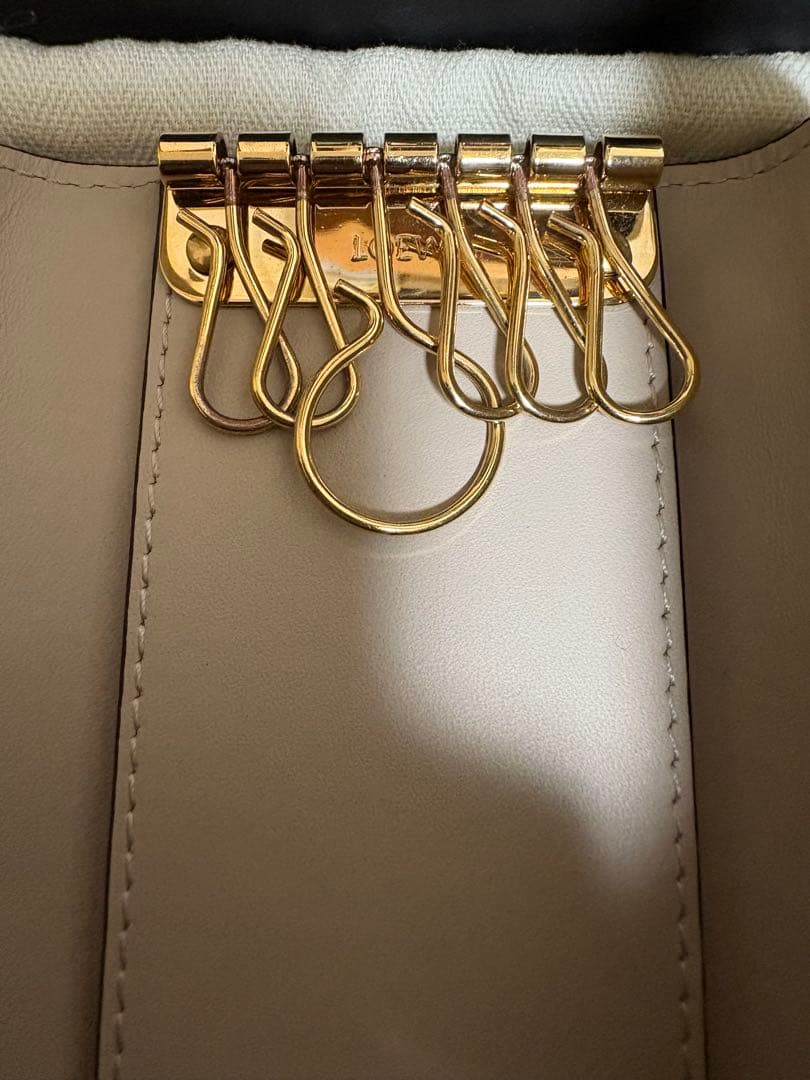 LOEWE ベージュ レザー キーケース