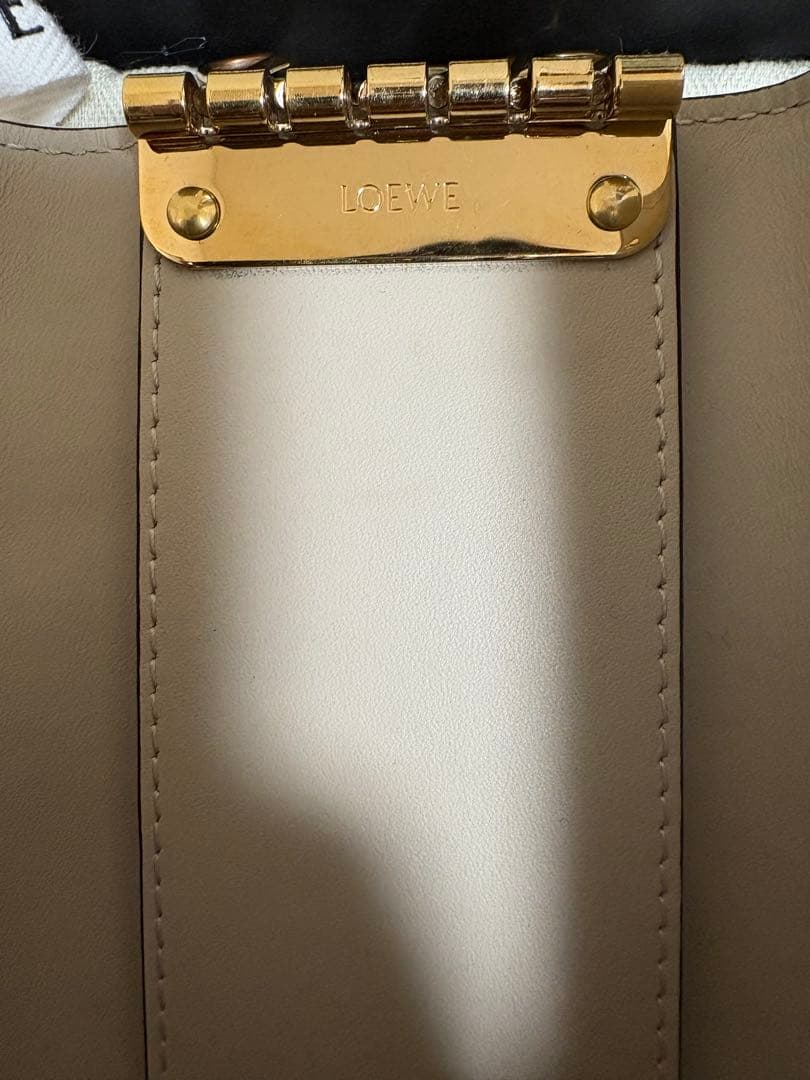 LOEWE ベージュ レザー キーケース