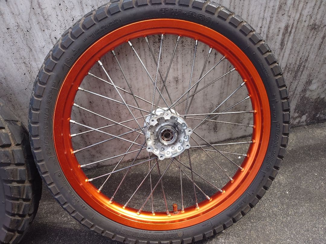 kj トリッカー250 前後ホイールタイヤセット オレンジ 前輪