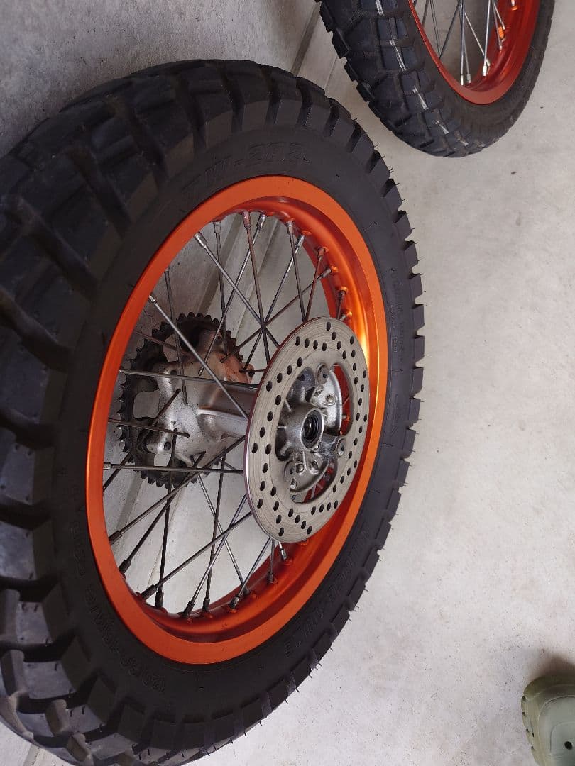 kj トリッカー250 前後ホイールタイヤセット オレンジ 前輪