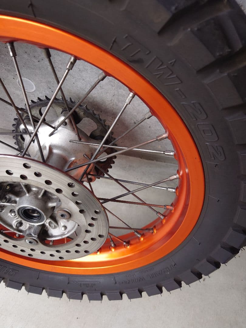 kj トリッカー250 前後ホイールタイヤセット オレンジ 前輪