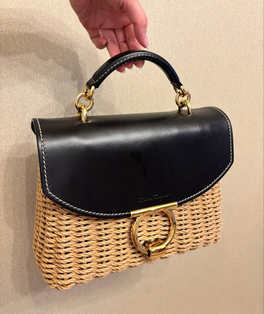 【美品】Salvatore Ferragamo かごバッグ　夏　フェラガモ