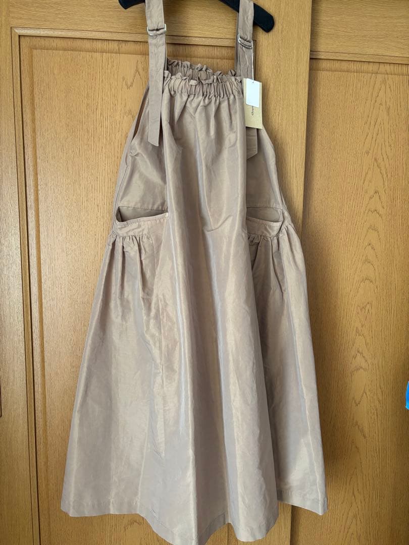 新品タグ付き　カレンソロジーサロペットスカート