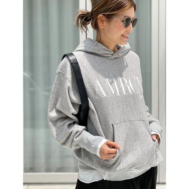 ドゥーズィエムクラスAMERICANA/アメリカーナAMRCN フーディー