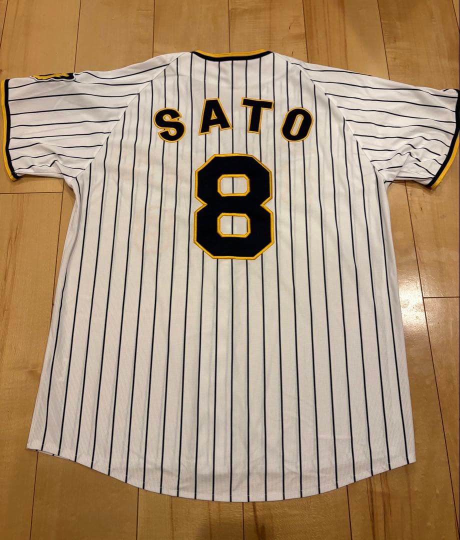 阪神タイガース　ユニフォーム Lサイズ 8番 佐藤輝明