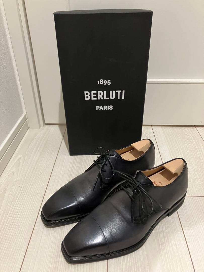 美品！ベルルッティ　レザーダービー　ブラック　　シューツリーとBOX付き