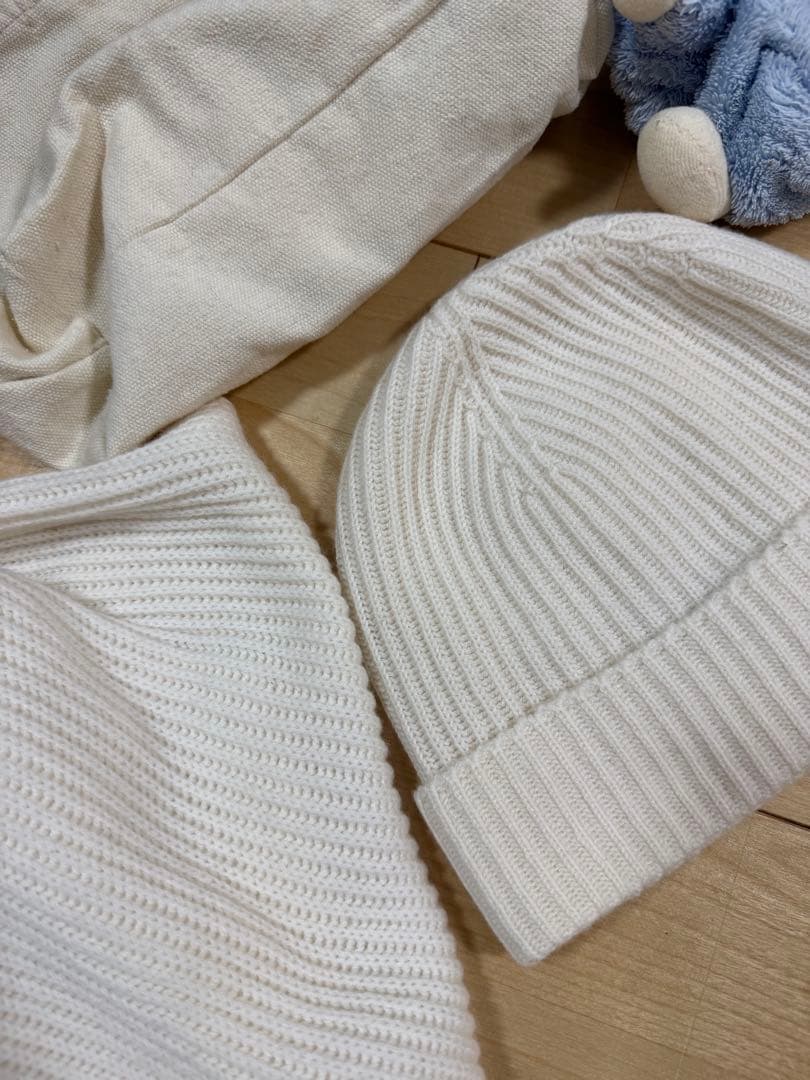 Johnstons of Elgin ホワイトニット帽