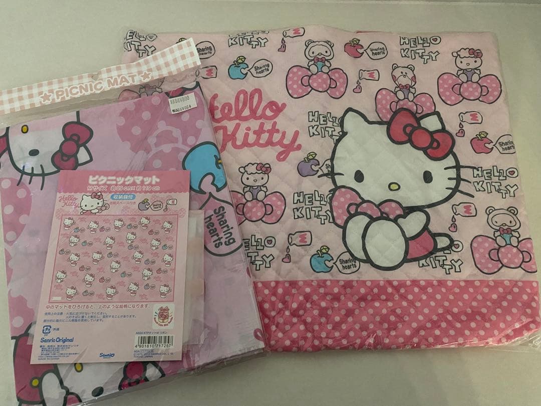 新品未開封　ハローキティ　レッスンバックとレジャーシート
