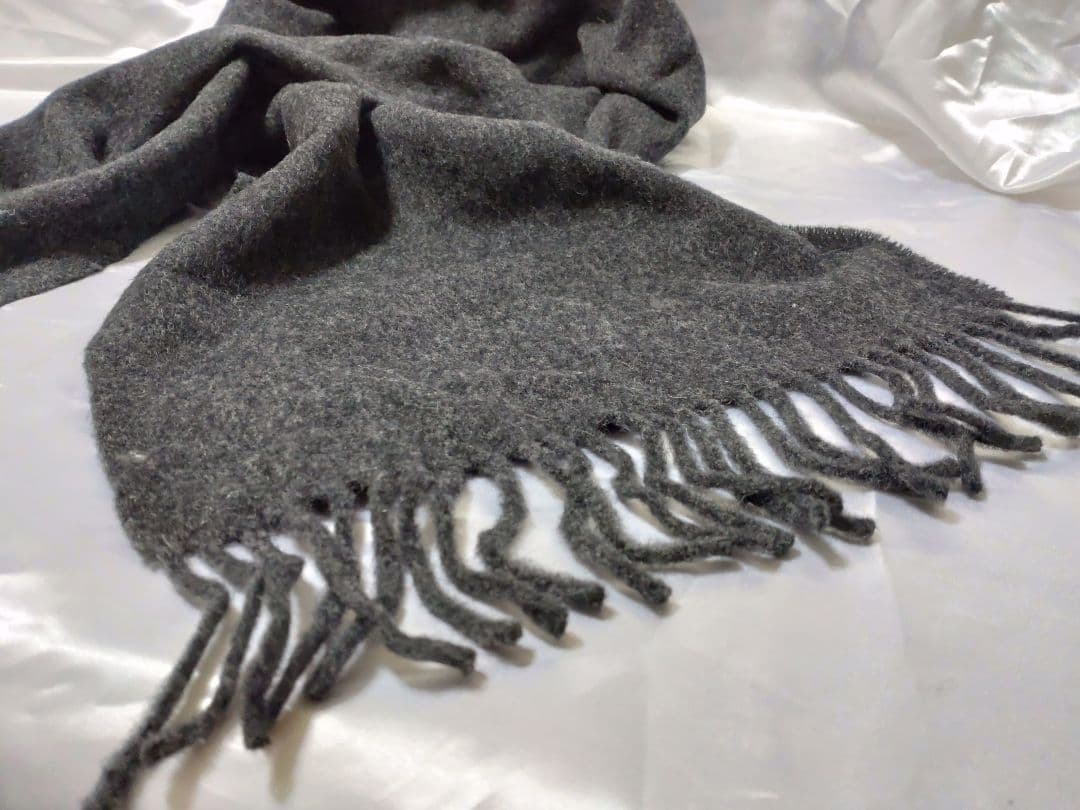 新品ヴィヴィアン・ウエストウッド　マルチカラーマフラーダークグレー　Italy製