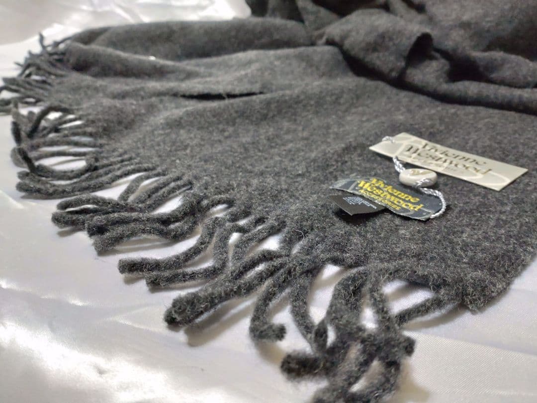 新品ヴィヴィアン・ウエストウッド　マルチカラーマフラーダークグレー　Italy製