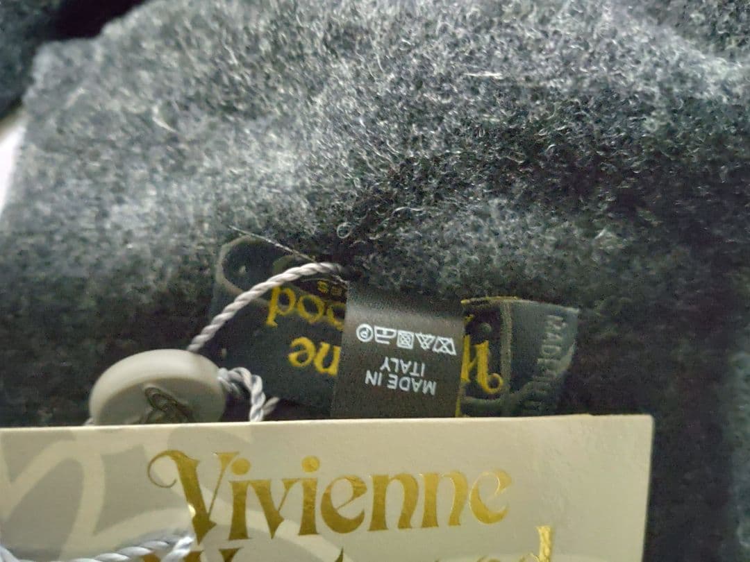 新品ヴィヴィアン・ウエストウッド　マルチカラーマフラーダークグレー　Italy製