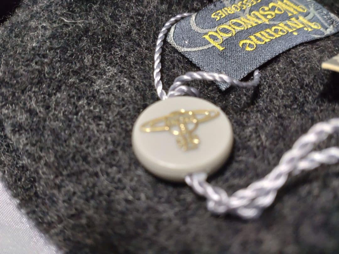 新品ヴィヴィアン・ウエストウッド　マルチカラーマフラーダークグレー　Italy製