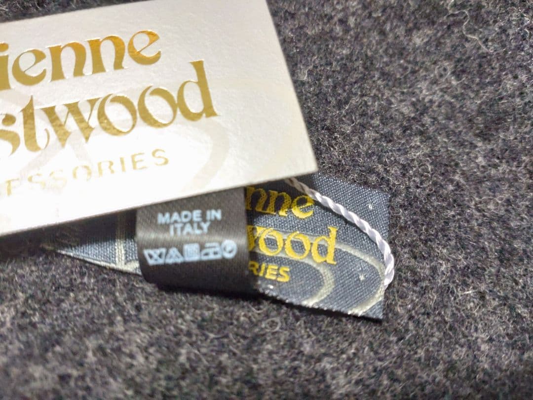 新品ヴィヴィアン・ウエストウッド　マルチカラーマフラーダークグレー　Italy製