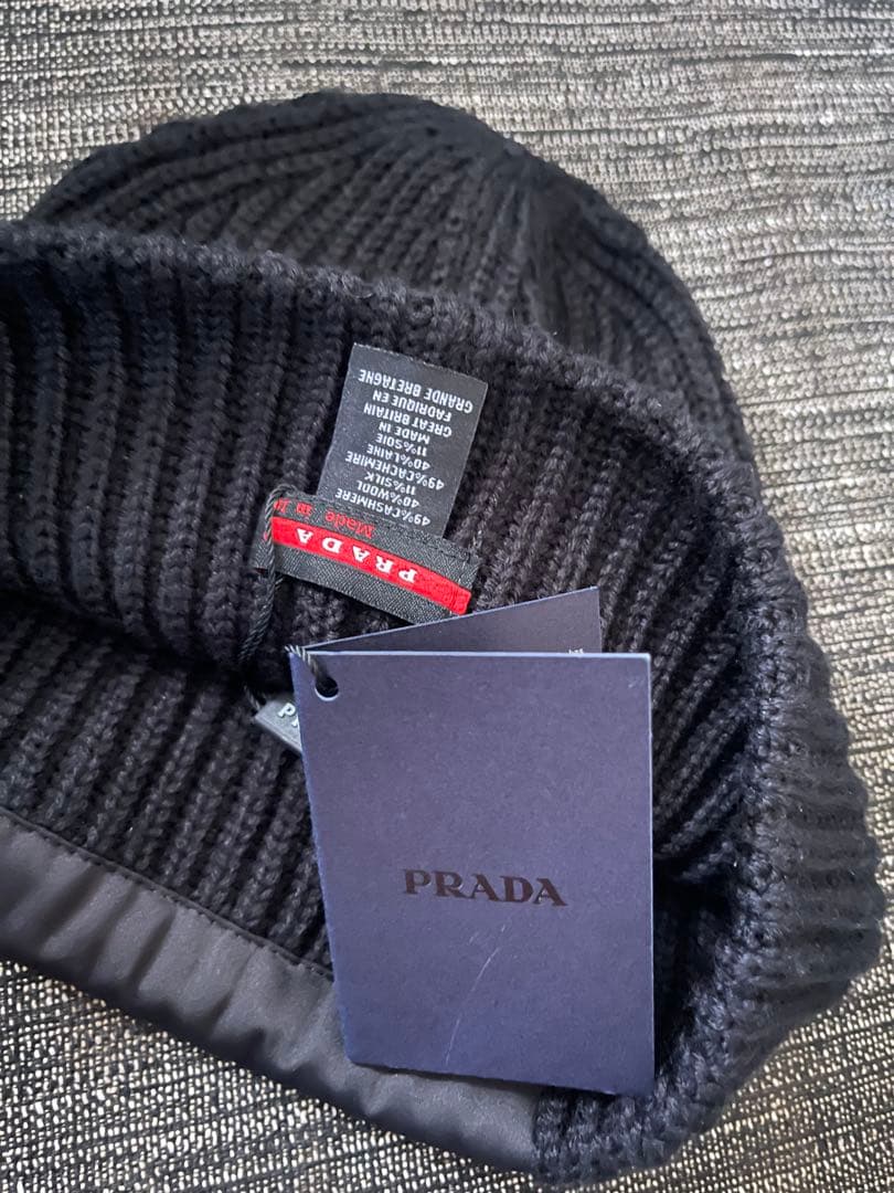 PRADA ブラック ニット帽　ノベルティー