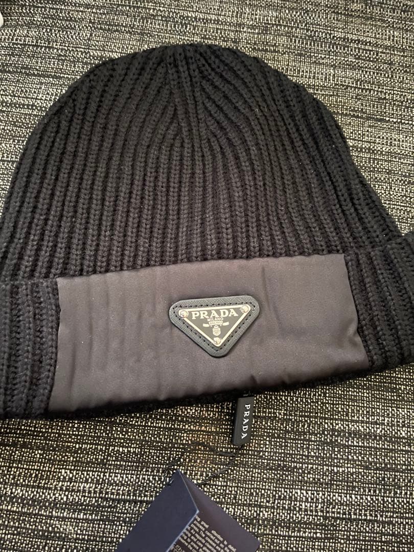 PRADA ブラック ニット帽　ノベルティー