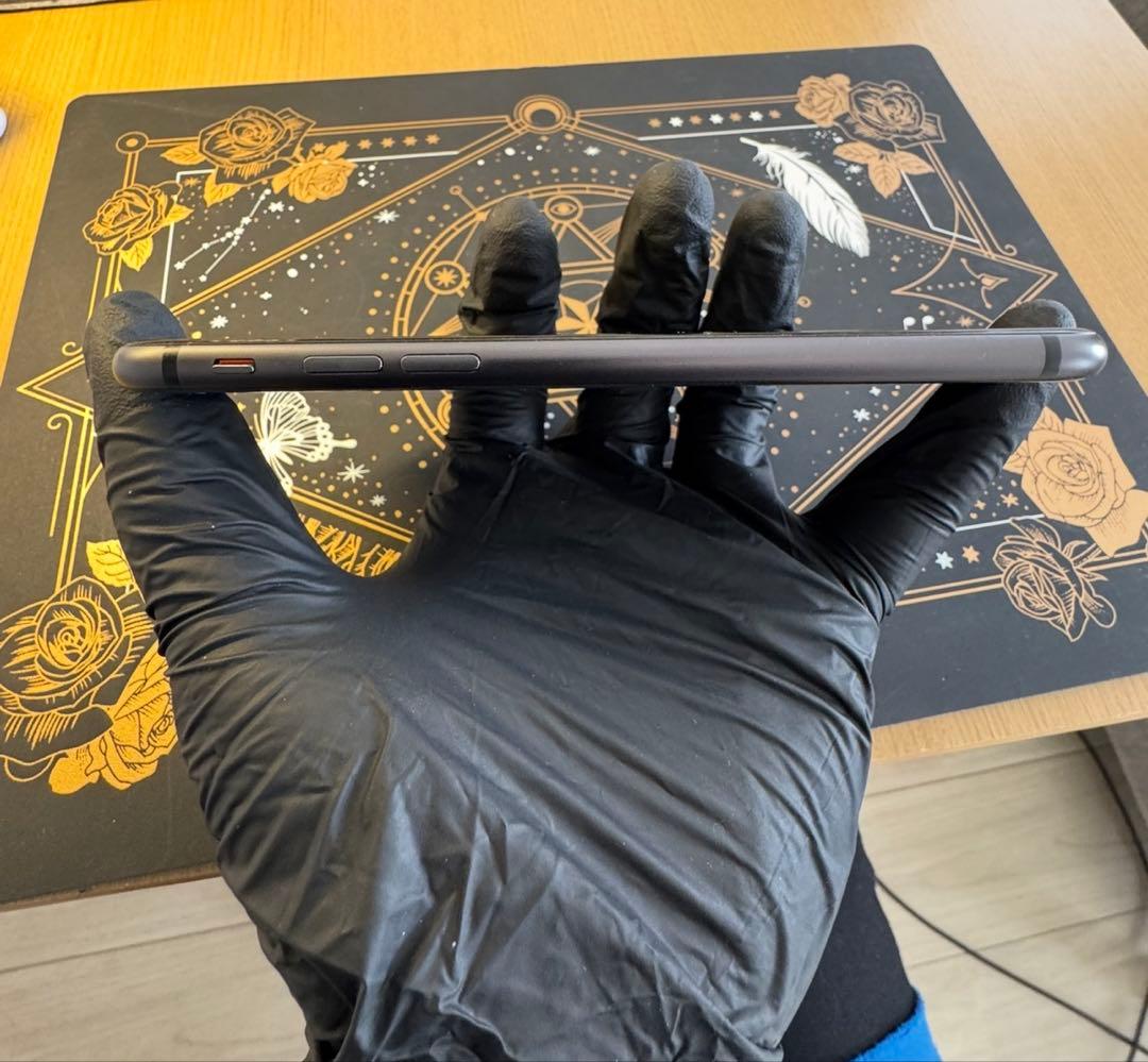 【美品】 iPhone8 【SIMフリー】