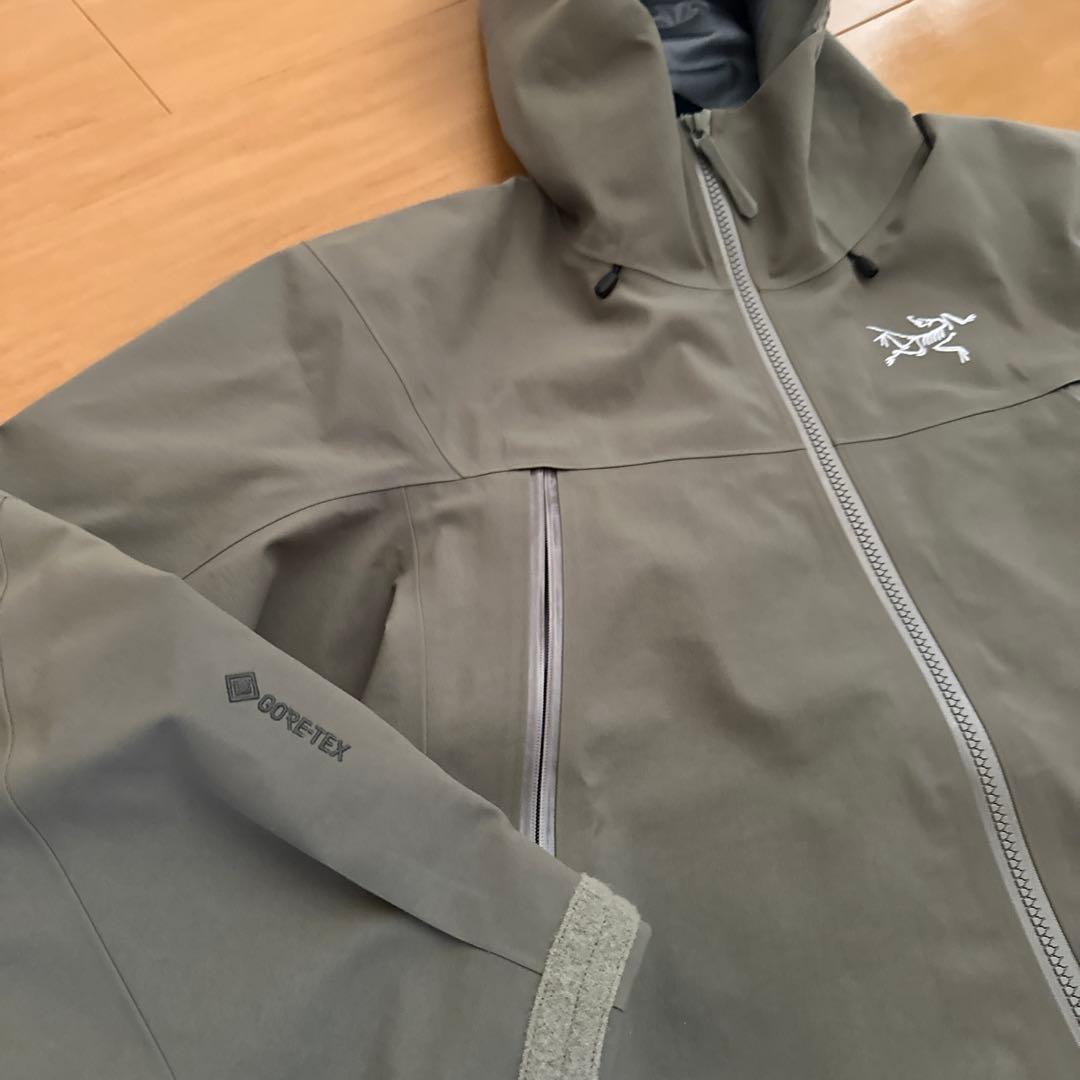 a*i様 今季購入【ARC'TERYX】アルティラ クロップドジャケットウィメン