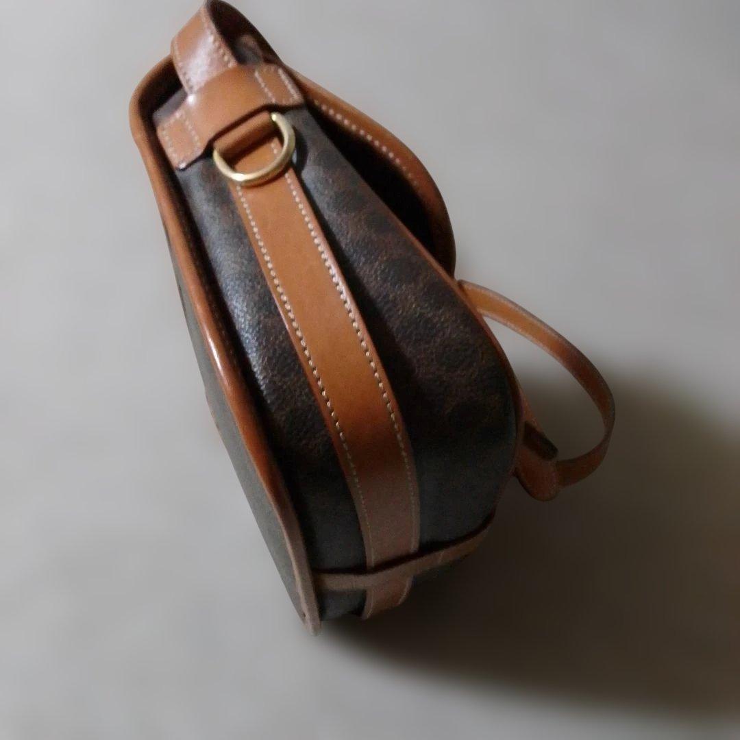 セリーヌ　ショルダーバッグ フラップ付き