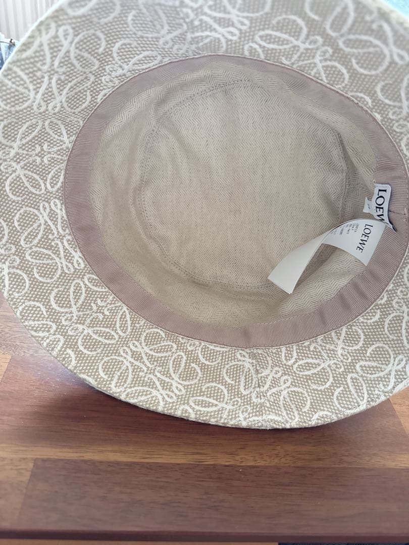 LOEWE バケットハット アイボリー