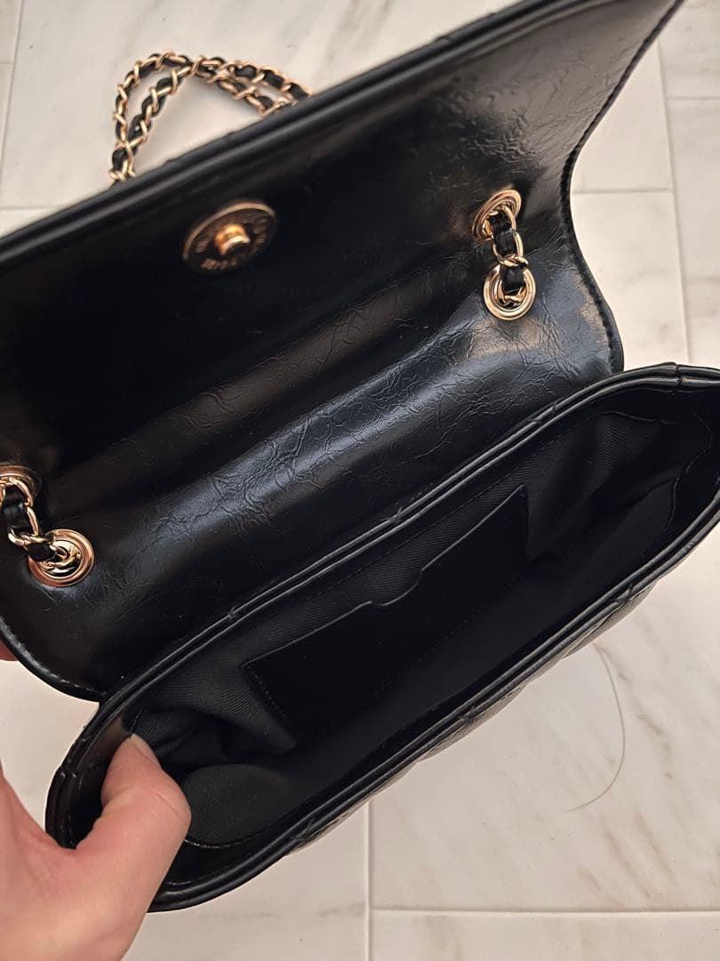 DIANTE ブラック ショルダーバッグ キルティング