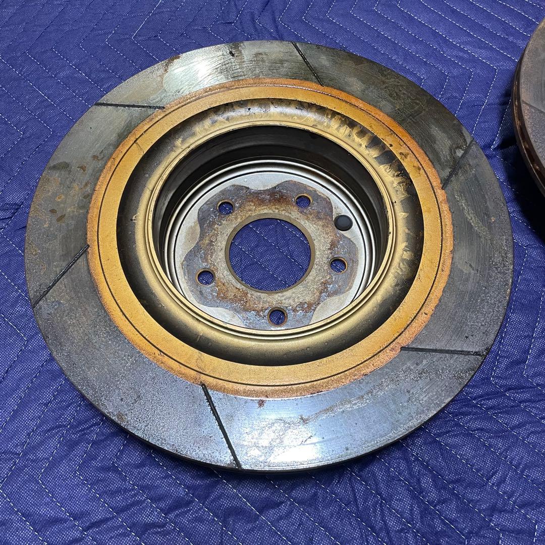 だ*ま様 Y51,V36,アケボノリアブレーキキャリパーとスロット付きリアロータ