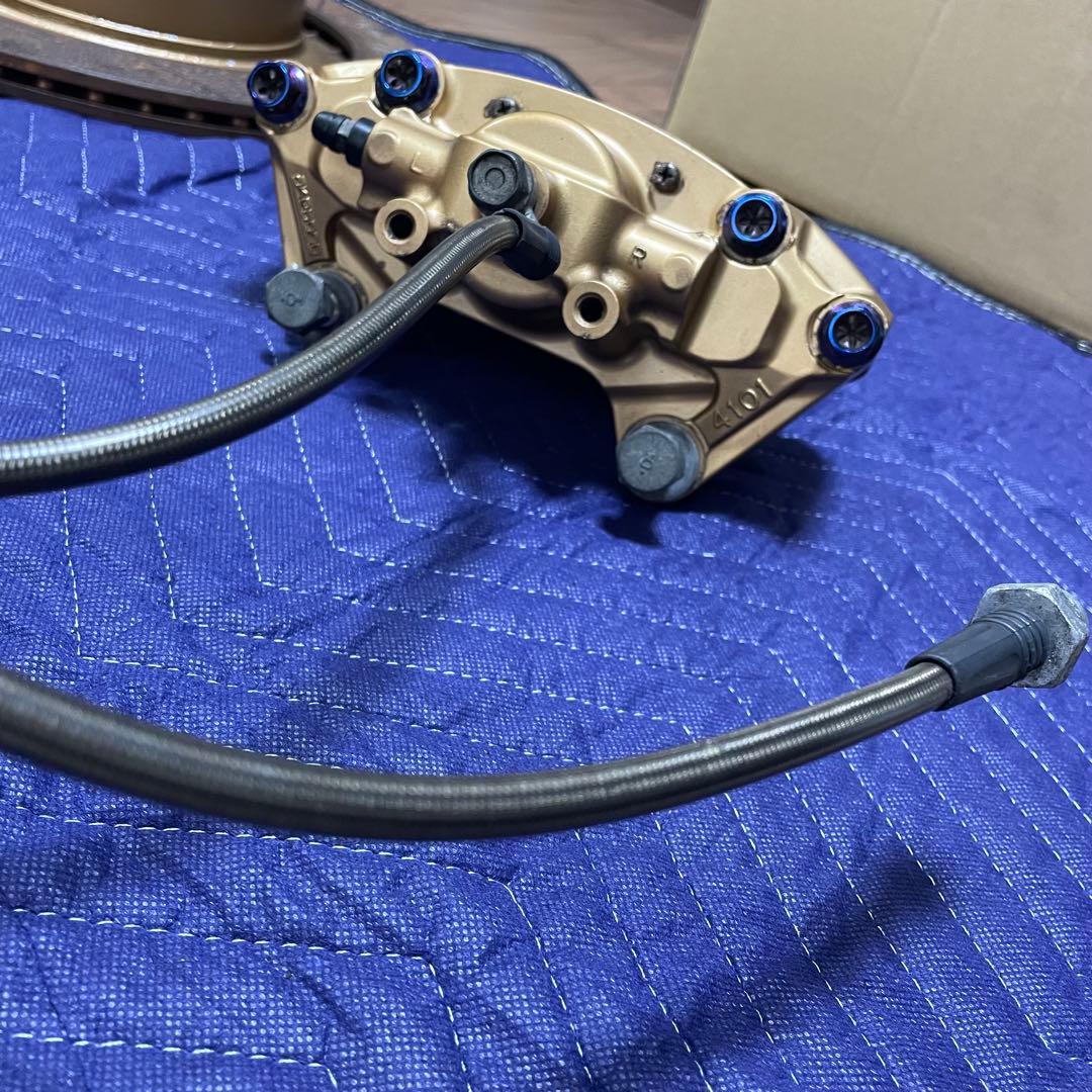 だ*ま様 Y51,V36,アケボノリアブレーキキャリパーとスロット付きリアロータ