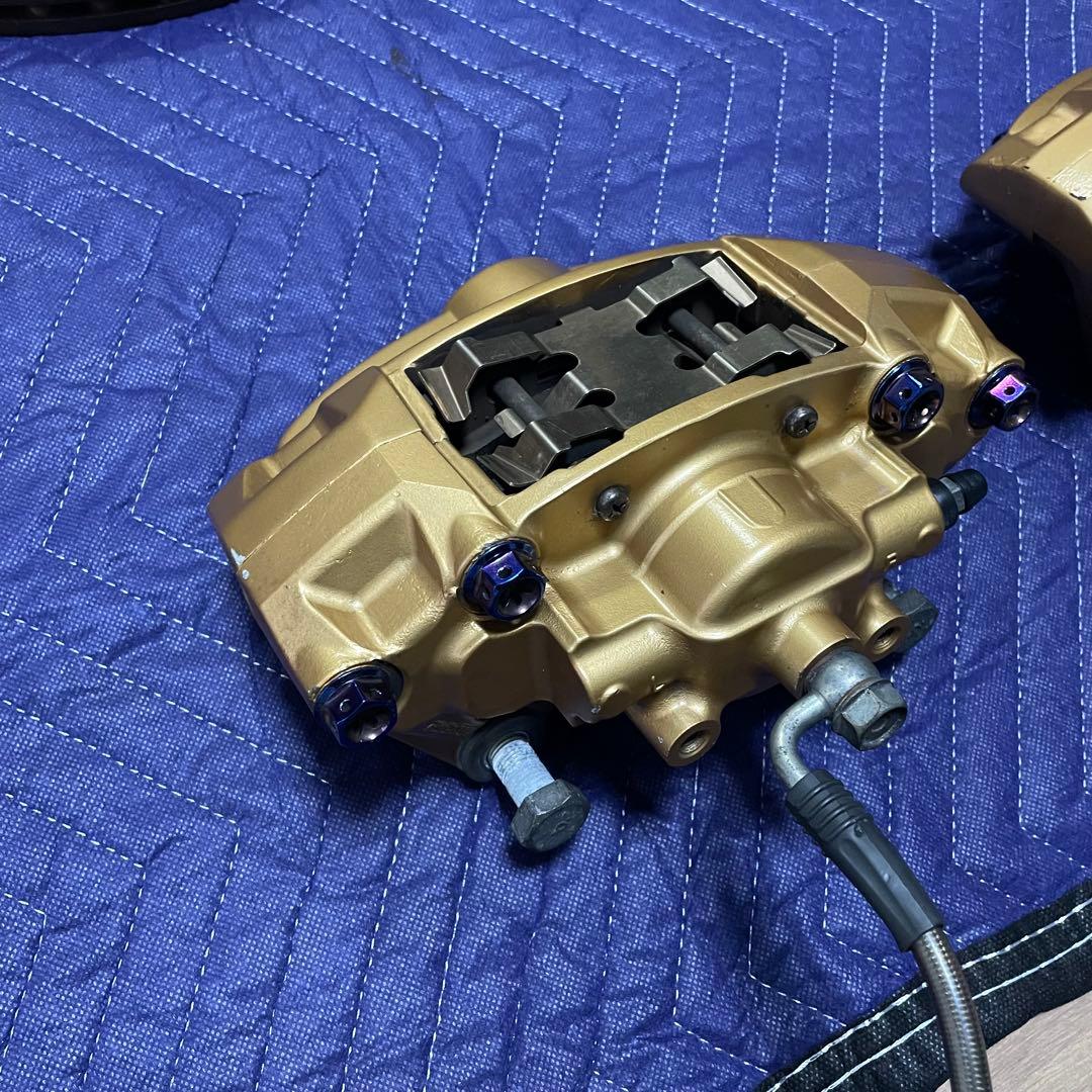 だ*ま様 Y51,V36,アケボノリアブレーキキャリパーとスロット付きリアロータ