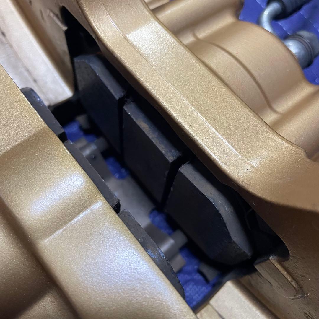 だ*ま様 Y51,V36,アケボノリアブレーキキャリパーとスロット付きリアロータ