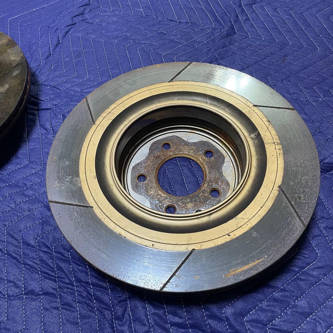 だ*ま様 Y51,V36,アケボノリアブレーキキャリパーとスロット付きリアロータ