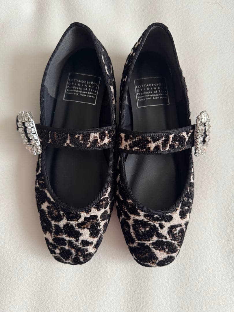 美品ヒョウ柄 ビジュー付きバックルストラップ