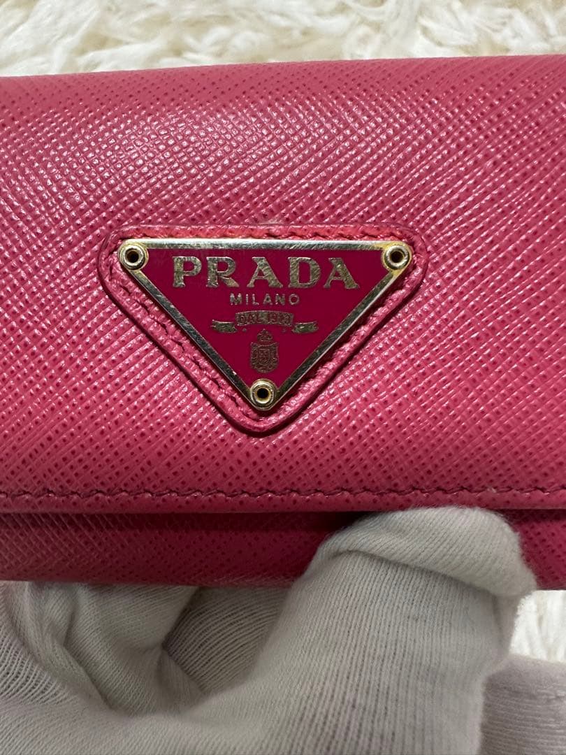 プラダ　サフィアーノレザー　キーケース　6連　ピンク　レア　三角プレート
