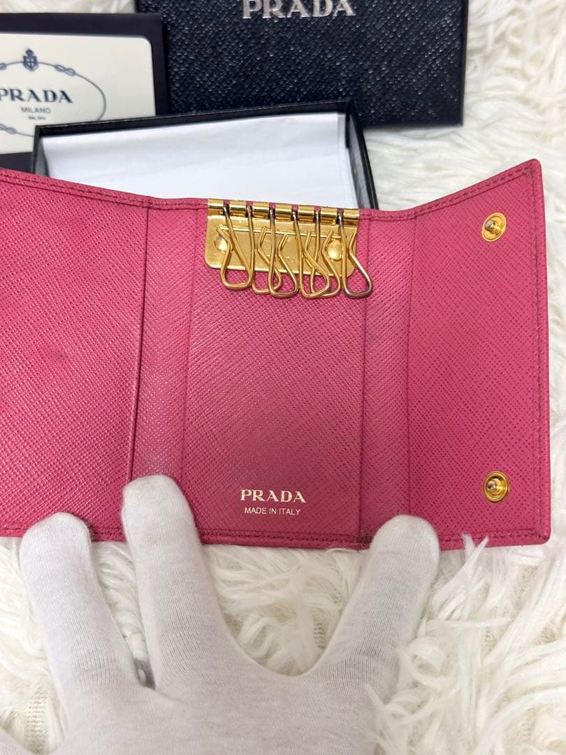 プラダ　サフィアーノレザー　キーケース　6連　ピンク　レア　三角プレート