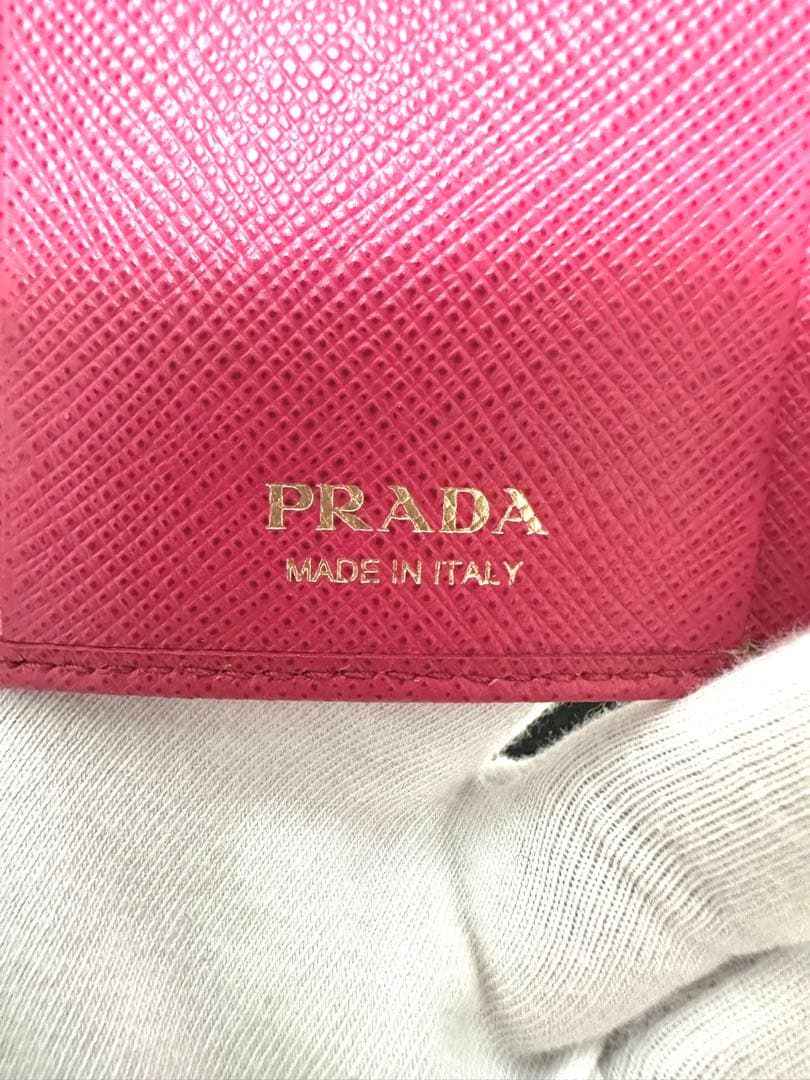プラダ　サフィアーノレザー　キーケース　6連　ピンク　レア　三角プレート
