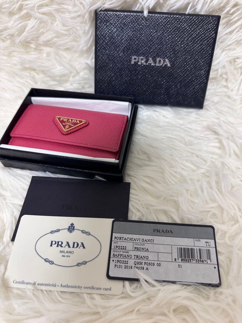 プラダ　サフィアーノレザー　キーケース　6連　ピンク　レア　三角プレート