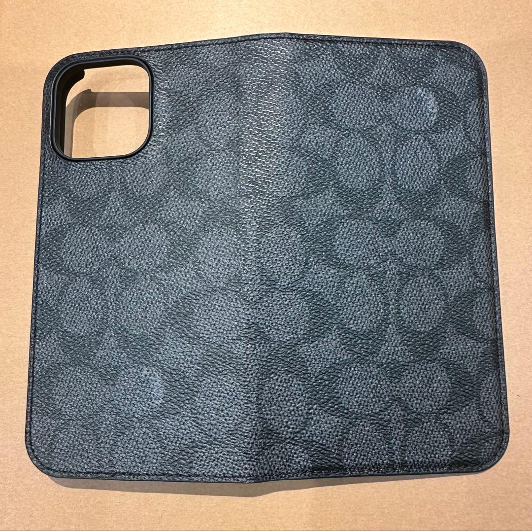 【極美品】COACH ブラックレザー手帳型iPhoneケース　6.7インチ