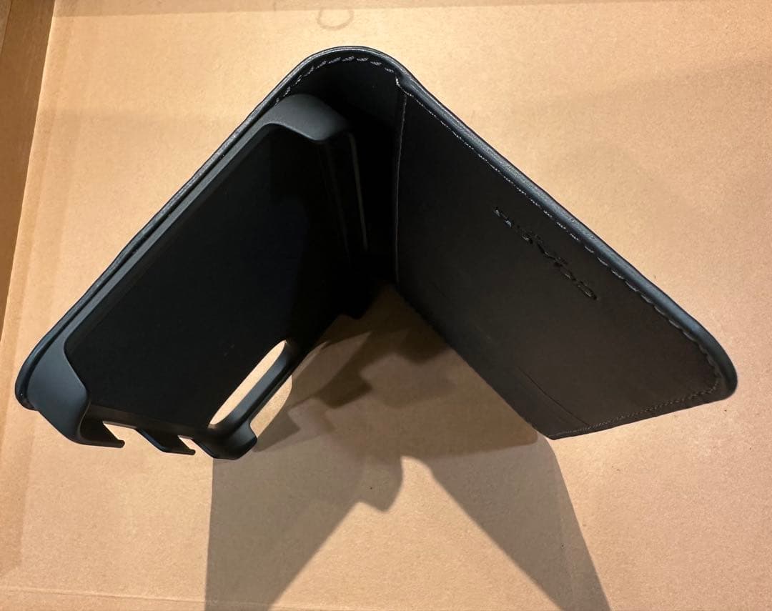 【極美品】COACH ブラックレザー手帳型iPhoneケース　6.7インチ