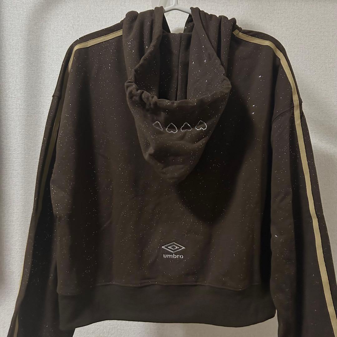 【UMBRO× Casselini】ロゴジップパーカー ブラウン