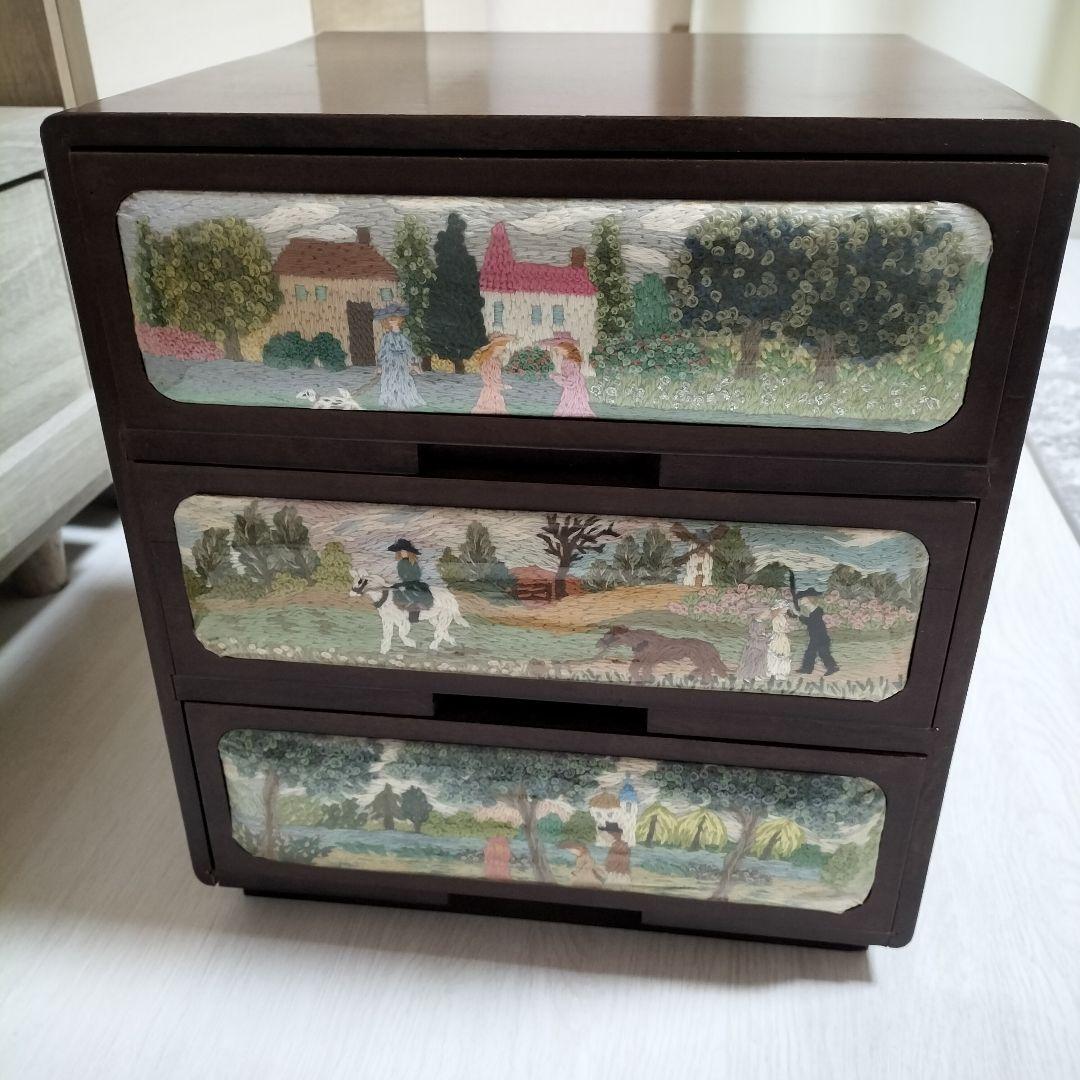 刺繍　木製チェスト　収納ケース　 3段