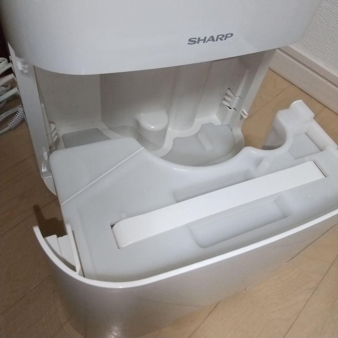 コンプレッサー式クリーニング済みなので届けばそのまま使えるシャープ衣類乾燥除湿機