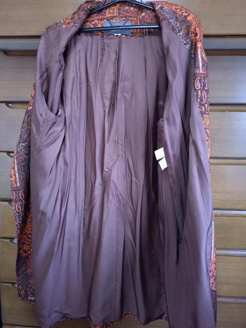 ブラウン系パターン長袖コート