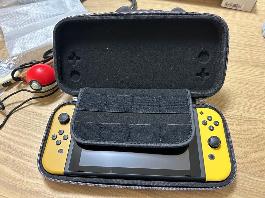 Nintendo Switch let’s go ピカチュウ+ケース+ ボーナス