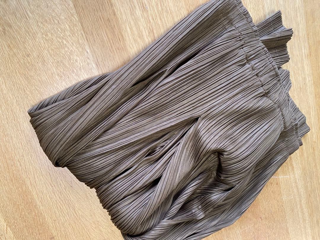 お値引き！プリーツプリーズ　キュロットパンツ