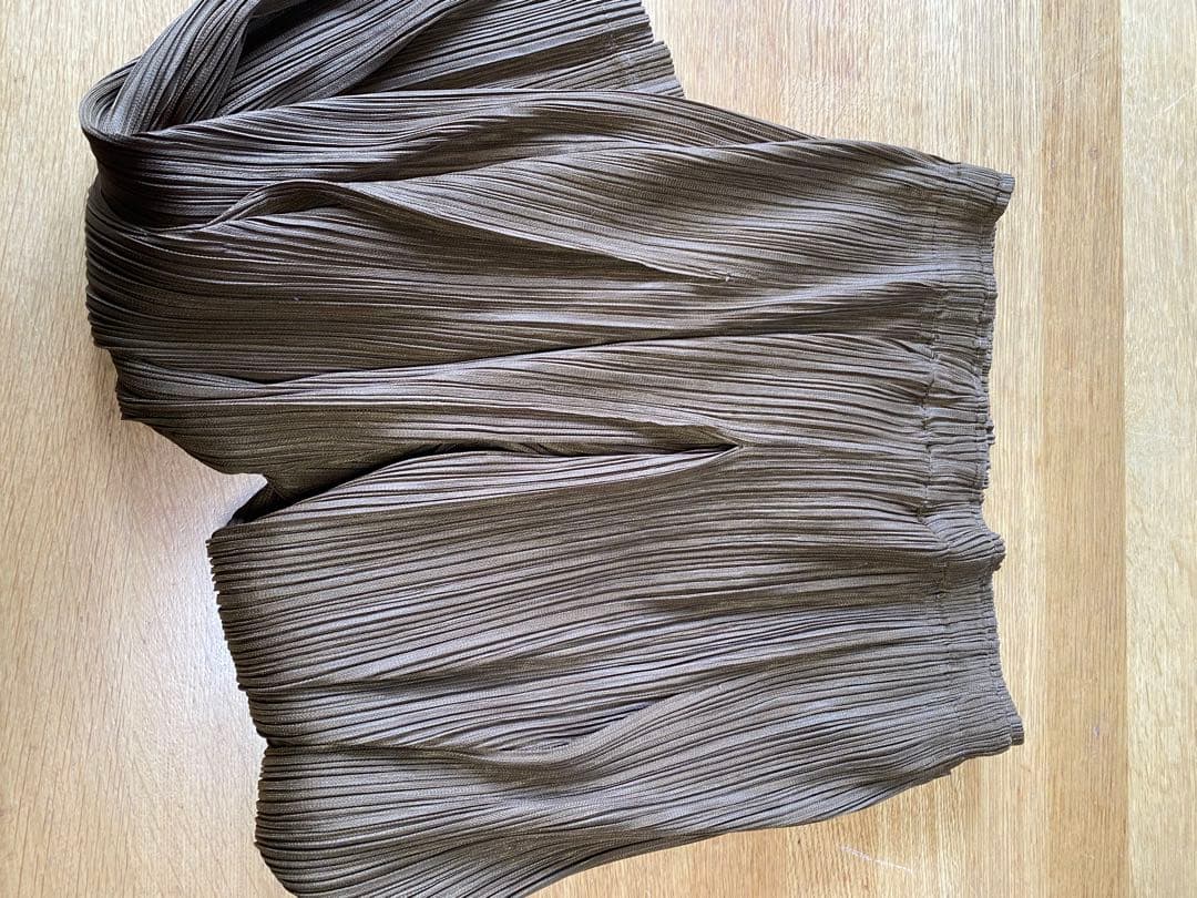 お値引き！プリーツプリーズ　キュロットパンツ