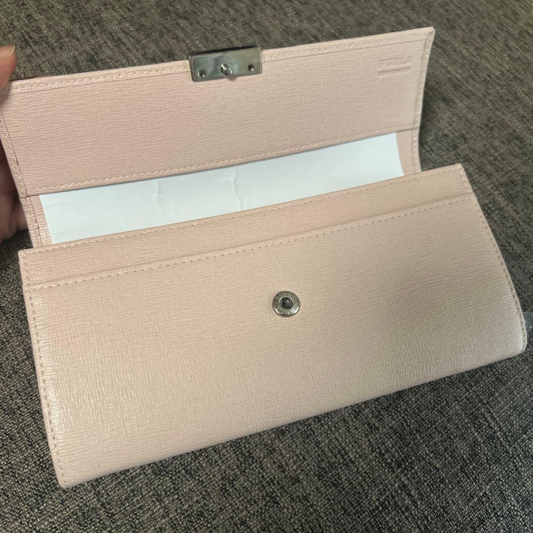 FURLA ピンクベージュ 長財布 フラップ式