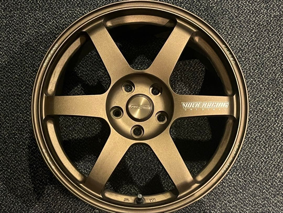 RAYS TE37 SAGA S-plus 18インチホイール