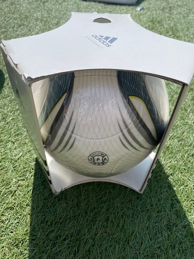 アディダス　サッカーボール　スピードセル