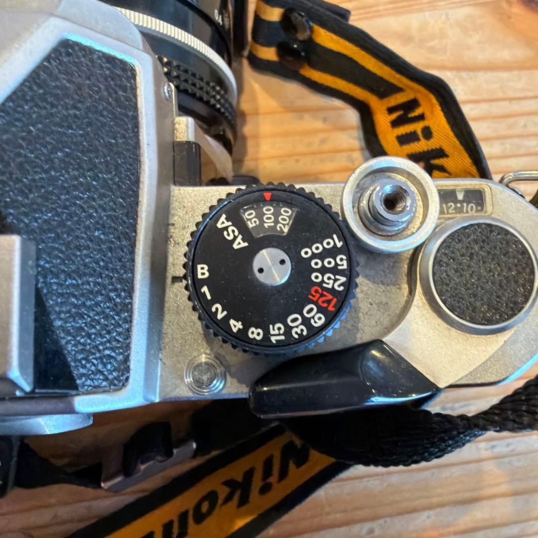 Nikon 一眼レフカメラ 28mm f/2.8レンズ付き