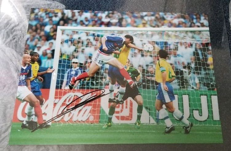 ジネディーヌ・ジダン　直筆サイン　写真　サイン　ジネディーヌ・ヤジッド・ジダン